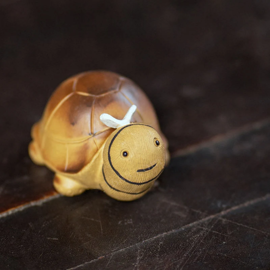 The Cute Sweer Bee Tortoise Ceramic Tea Pet