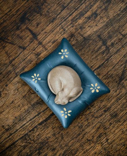 Creative Pillow Napping Cat Yixing Clay Tea Pet