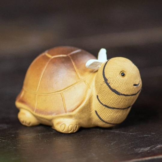 The Cute Sweer Bee Tortoise Ceramic Tea Pet