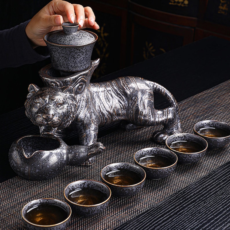 Vintage Style Tiger Automatic Kung Fu Tea Set