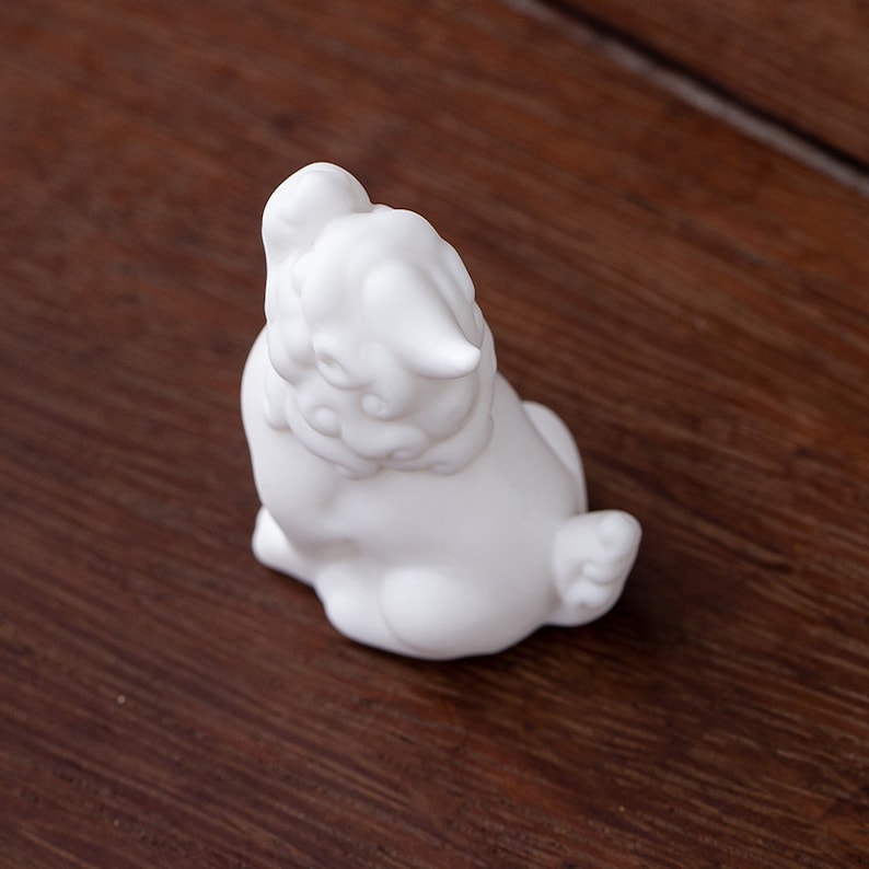 White Porcelain Pixiu Lion Tea Pet